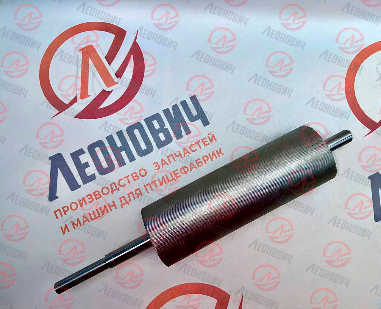 Вал ведущий на ленту перед счетчиком цыплят